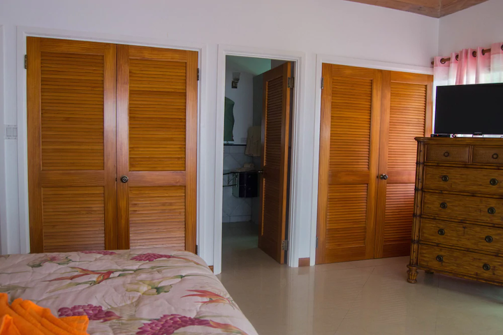 Room 2 of 8
