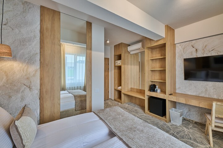 Room 15 of 60