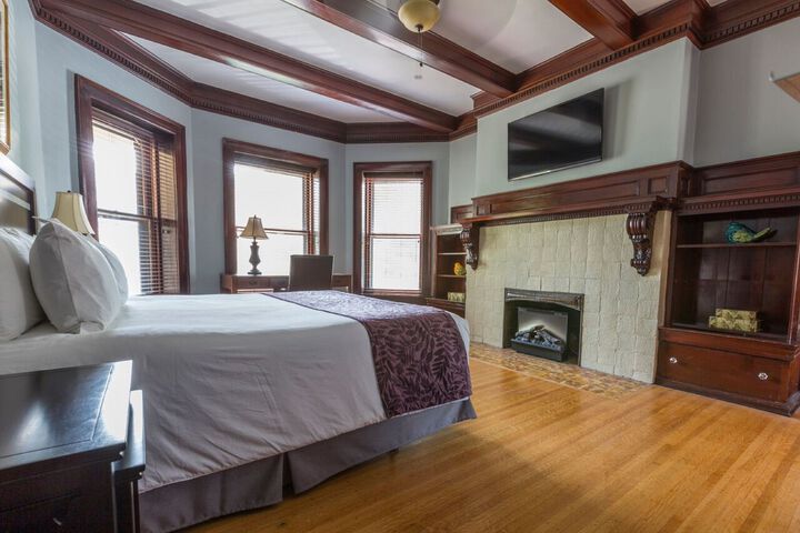 Room 25 of 29
