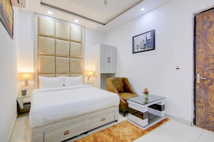 Room 12 of 19