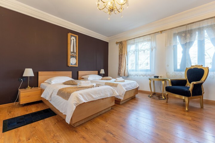 Room 4 of 19