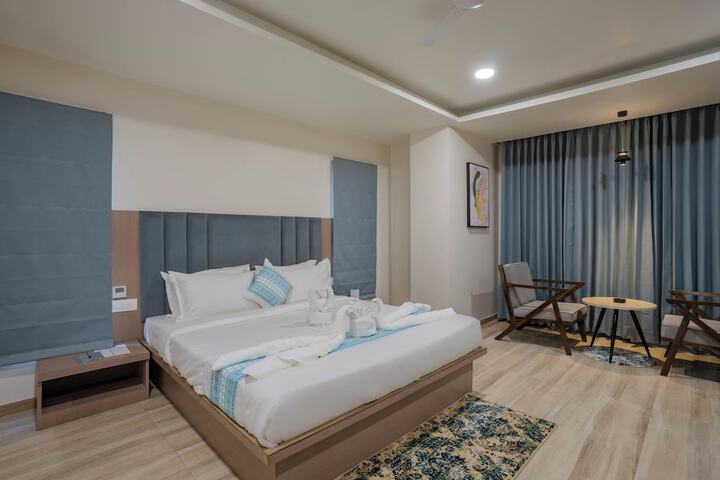 Room 8 of 28