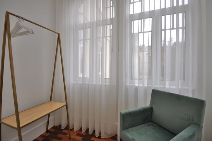 Room 9 of 34