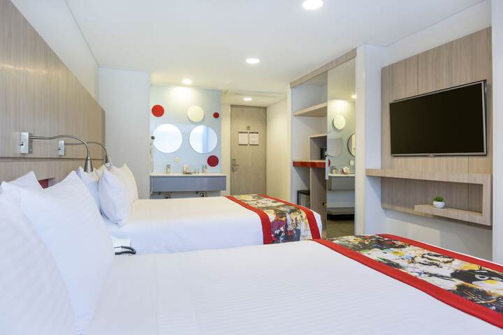 Room 7 of 100