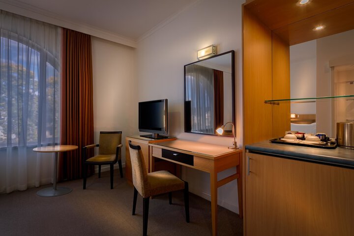 Room 26 of 63