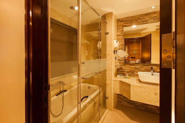 Room 25 of 49
