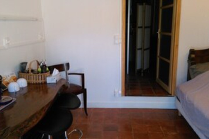 Room 64 of 79