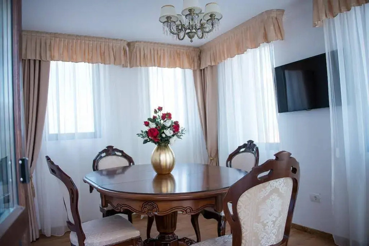 Room 4 of 23