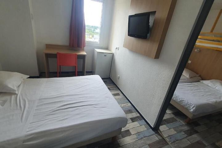 Room 13 of 18