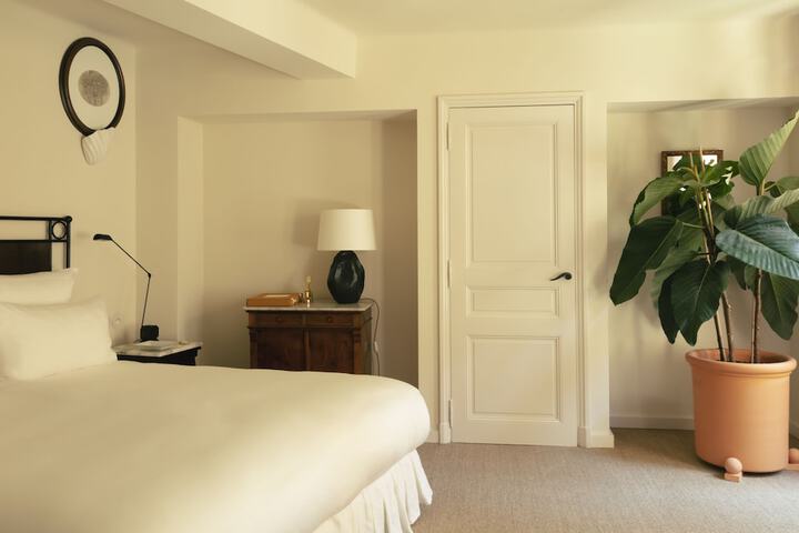 Room 7 of 105