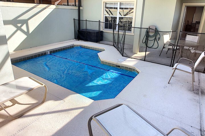 Pool 25 of 40