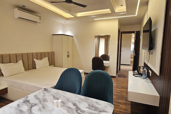 Room 16 of 35