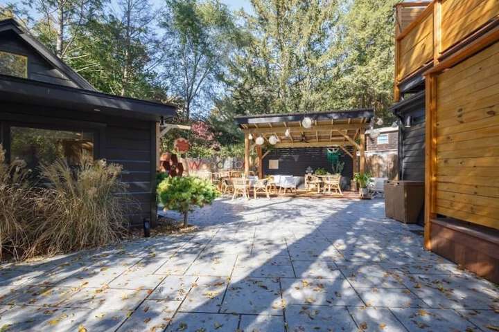 Hotel Exterior 80 of 107