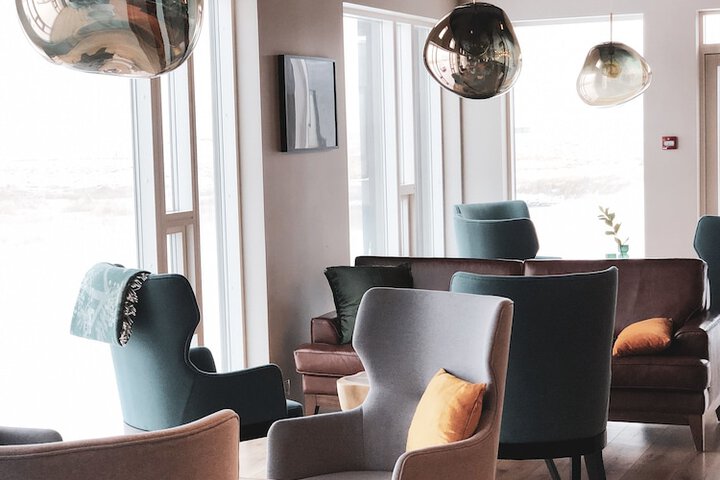 Lounge 61 of 103