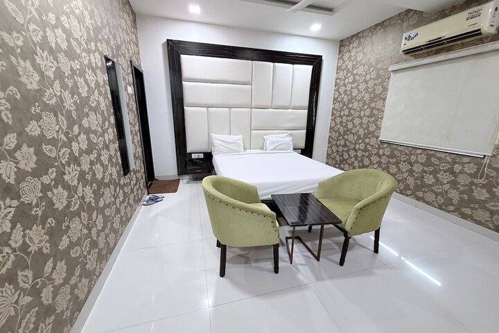 Room 2 of 21