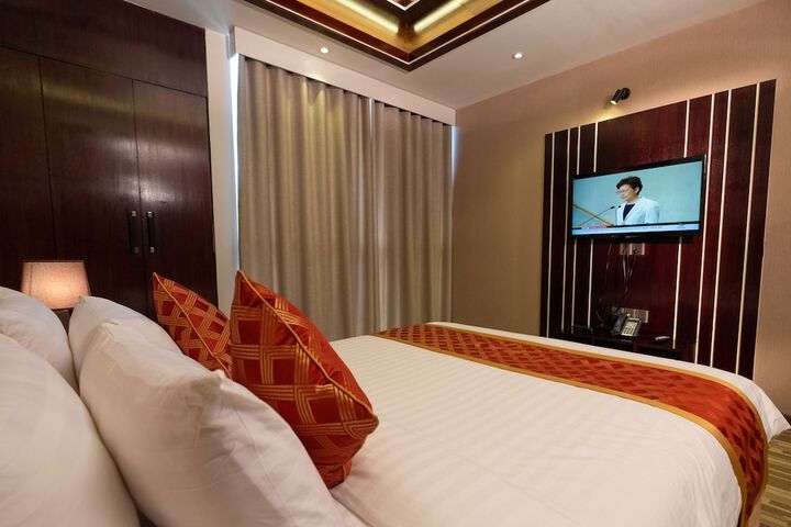 Room 6 of 36