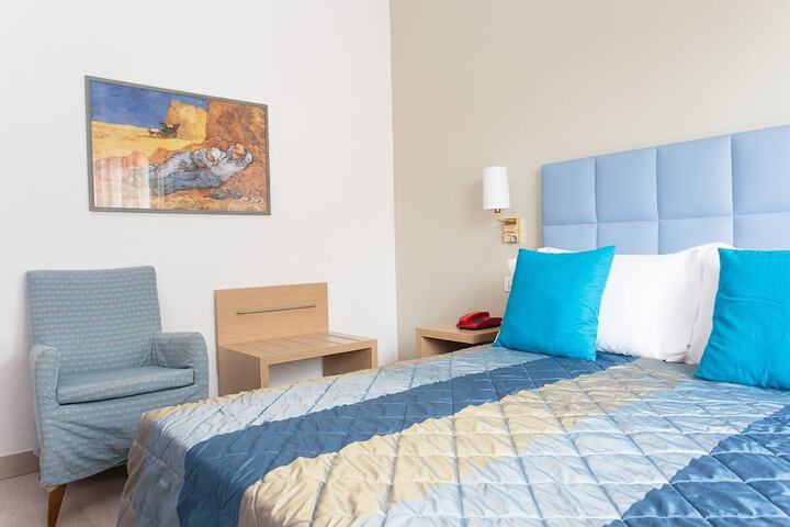 Room 3 of 34