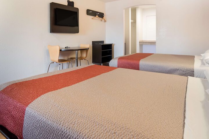 Double Deluxe King Bed (4 of 12)