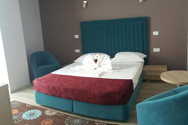 Room 13 of 68