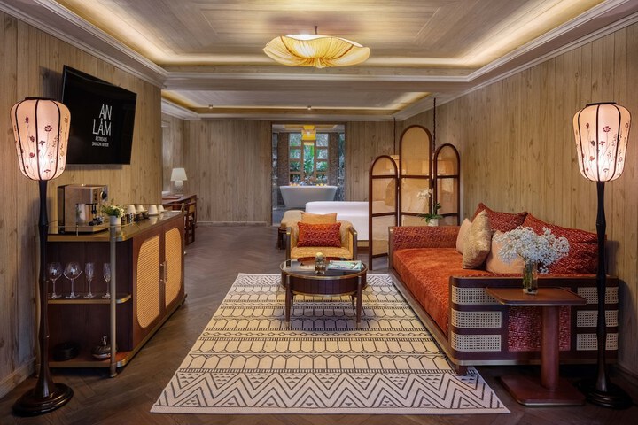 Room 2 of 85