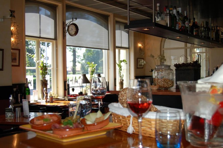 Dining 29 of 47