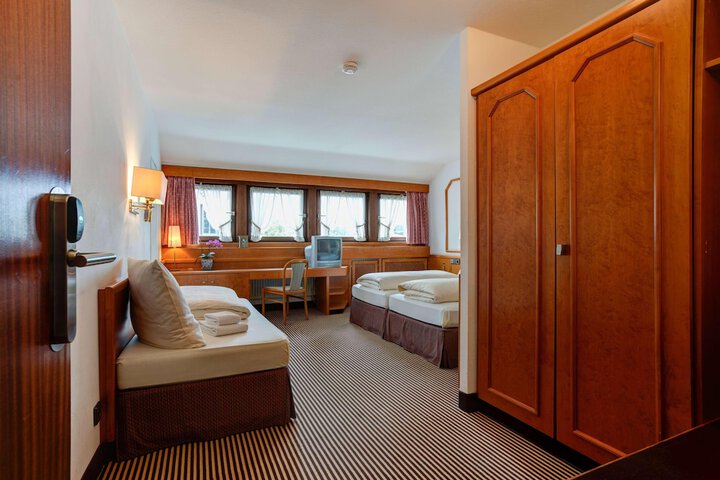 Room 27 of 75