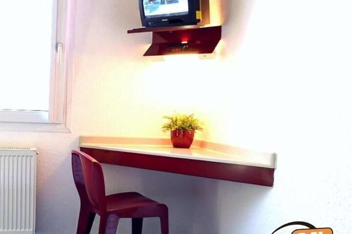 Room 9 of 35