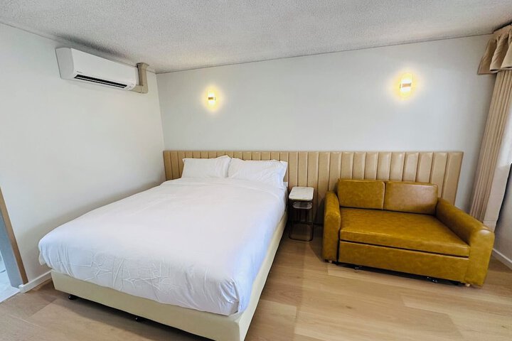 Room 7 of 33