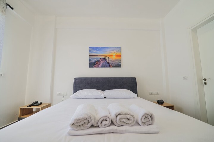 Room 32 of 62