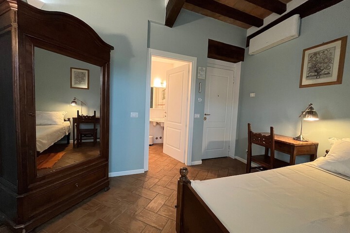 Room 11 of 26