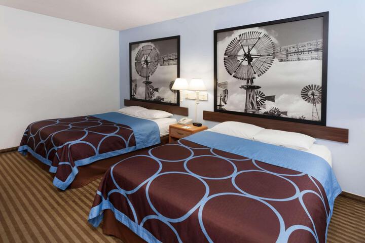 2 Queen Beds (1 of 6)
