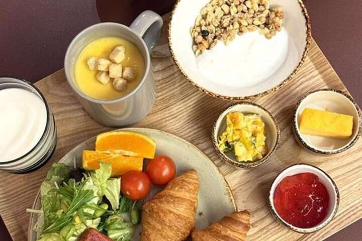 Breakfast/Coffee Service 54 di 60