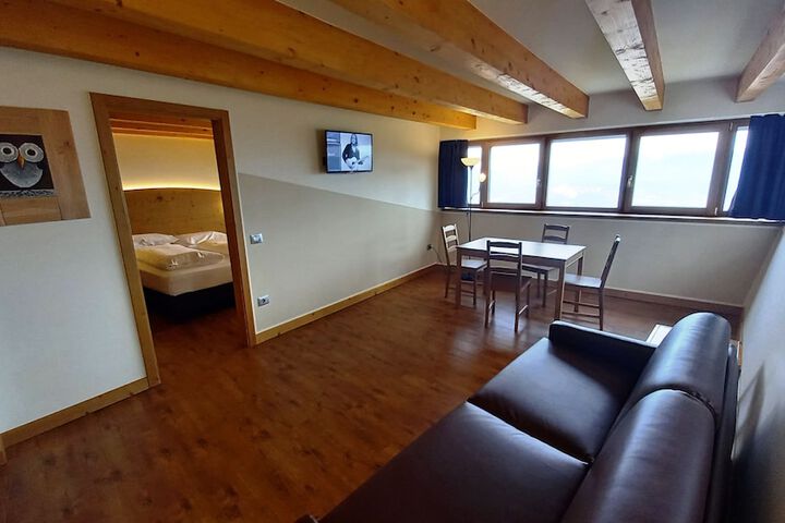 Room 16 of 83