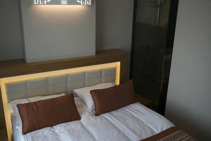 Room 13 of 29