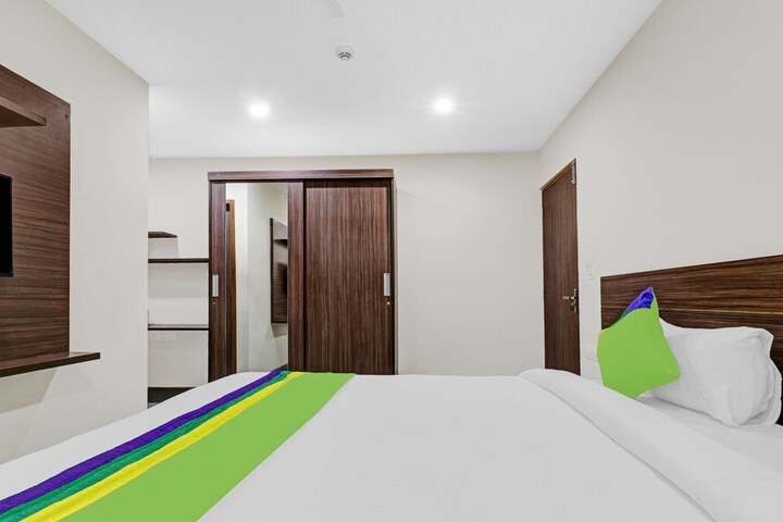 Room 16 of 30