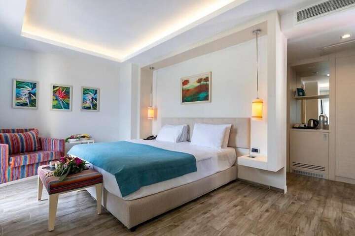 Room 30 of 128