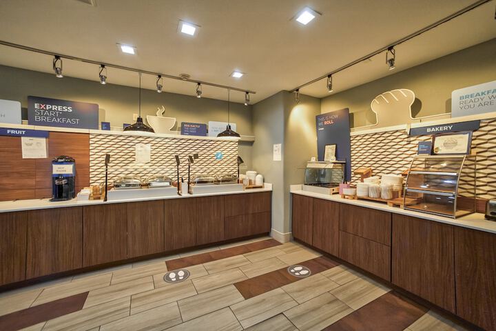 Breakfast/Coffee Service 40 of 52