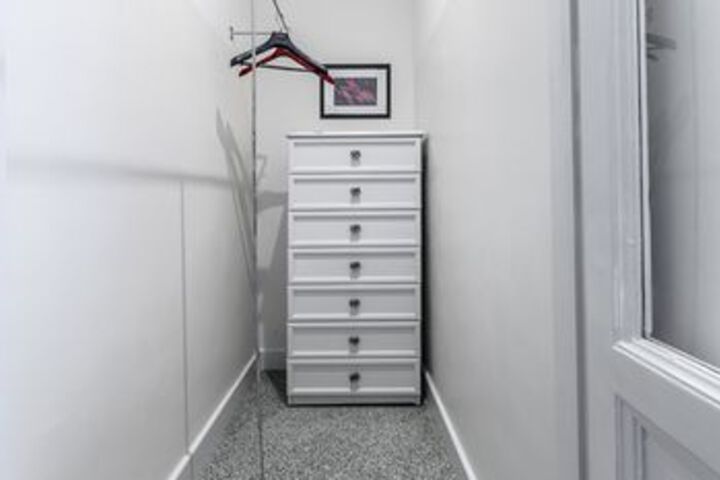 Room 9 of 38