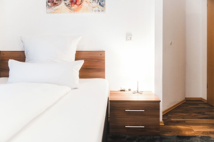 Room 15 of 90