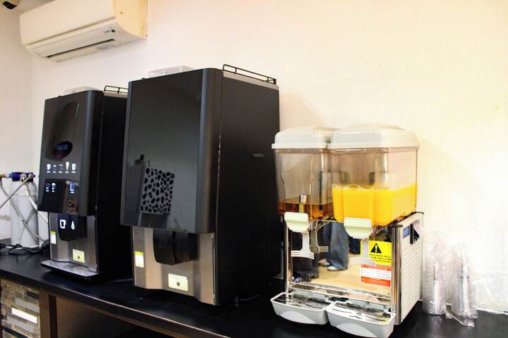 Breakfast/Coffee Service 68 of 91