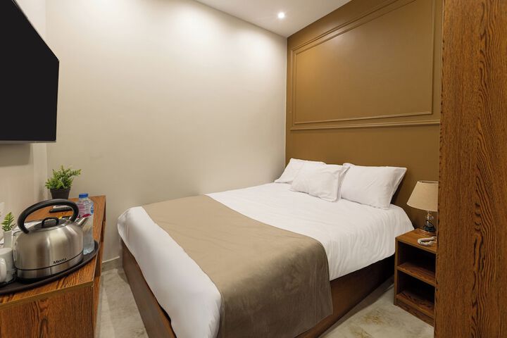 Room 7 of 74
