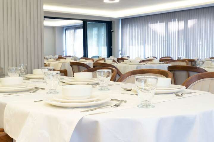 Dining 18 of 21