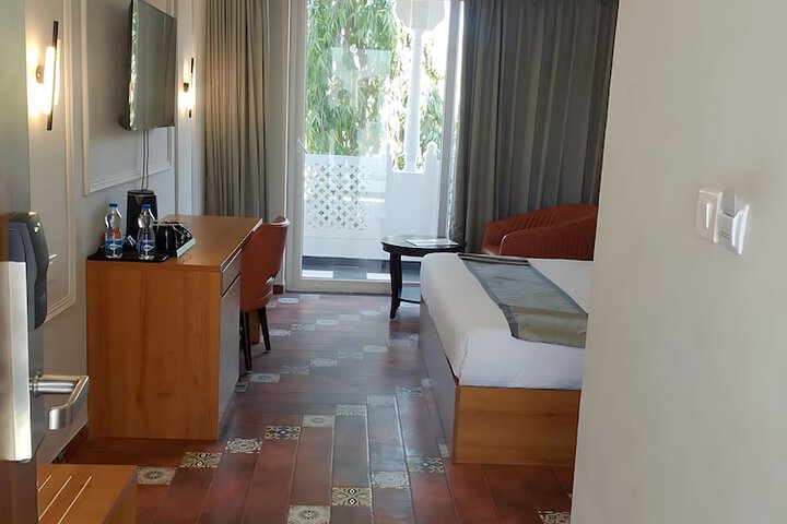 Room 49 of 95