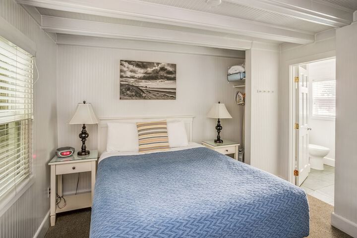 Room 8 of 110
