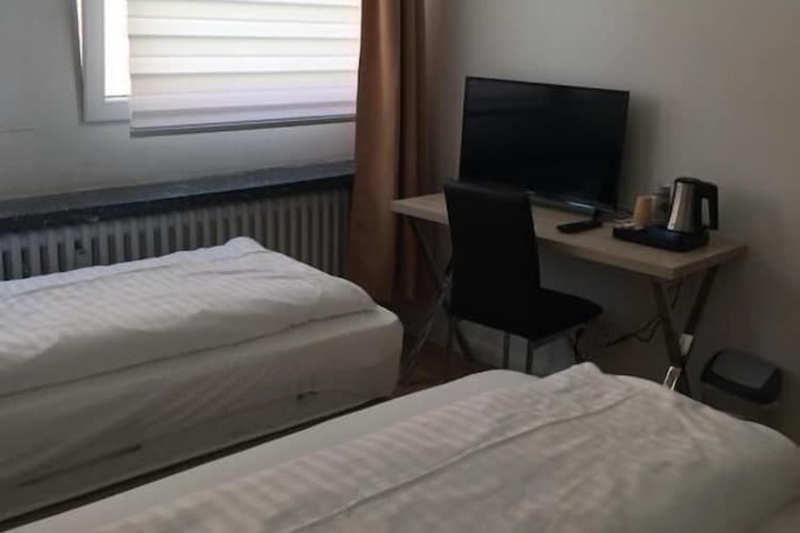 Room 6 of 22
