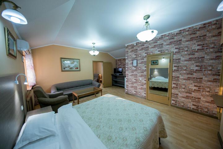 Room 12 of 79