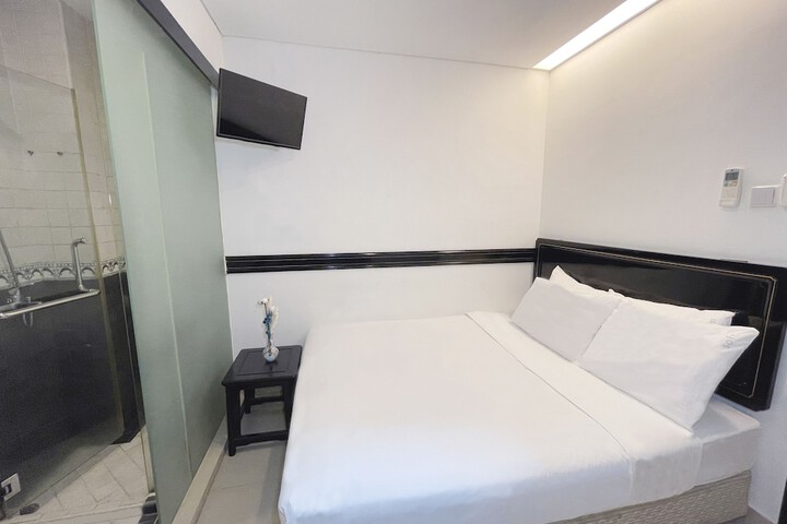 Room 9 of 47