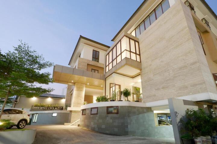 Plaza 54 Residence (Vaccinated Staff)
