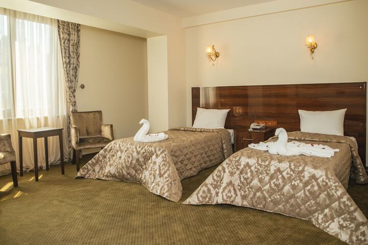 Room 13 of 36