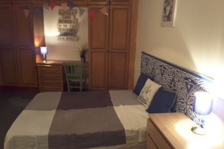 Room 6 of 28